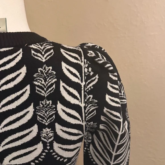 NWOT Farm Rio BLACK AINIKA TROPICAL SPLENDOR PUFF SHOULDER PO SWEATER Size XS - Picture 11 of 13